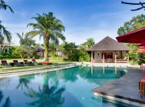 Villa The Beji, Piscine et jardin